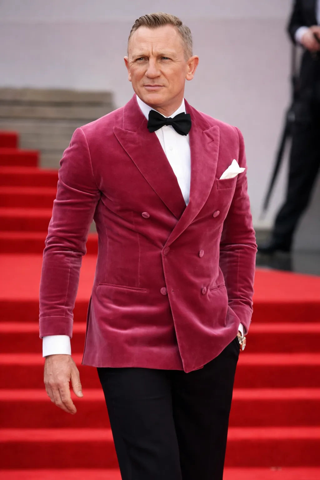 Premiere-James-Bond-Pink-Velvet-Blazer